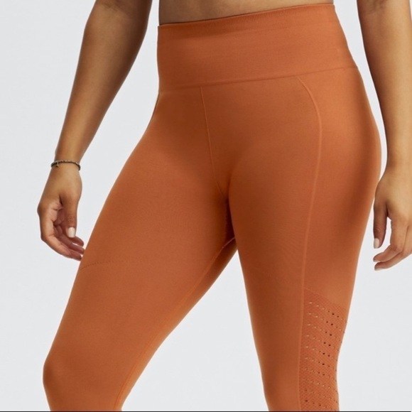 Fabletics Sync high waisted perforated 7/8 plum colored leggings, new - Picture 6 of 8